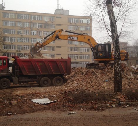 Демонтаж зданий на Серповой
