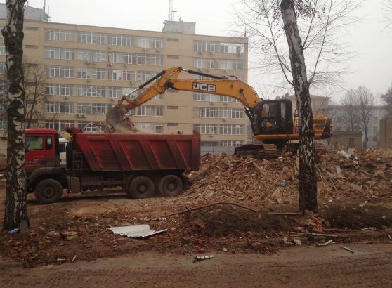 Демонтаж зданий на Серповой