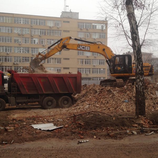 Демонтаж зданий на Серповой